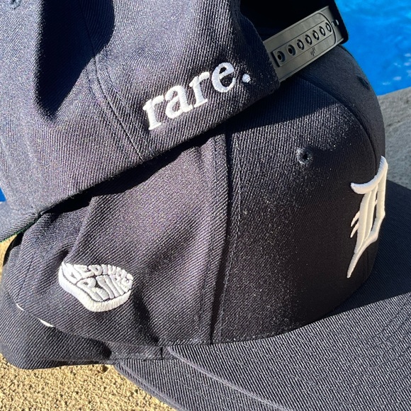 Detroit Medium Rare Yupoong Classic Snapback Baseball Cap - Picture 8 of 12